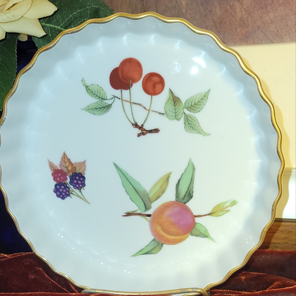 Royal Worcester Evesham Gold  Quiche Dish 7 3/4 Inches